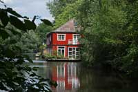 Hausboot im Isebekkanal